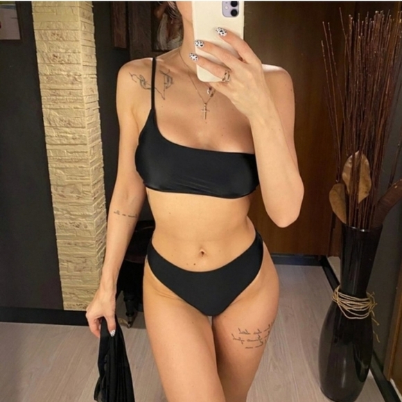 New Black Off Shoulder 3 Piece Bikini Set with Skirt Size Small - Picture 6 of 8